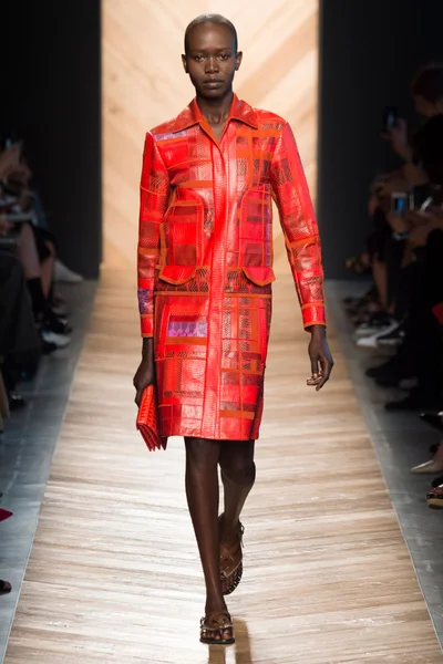 Look 3